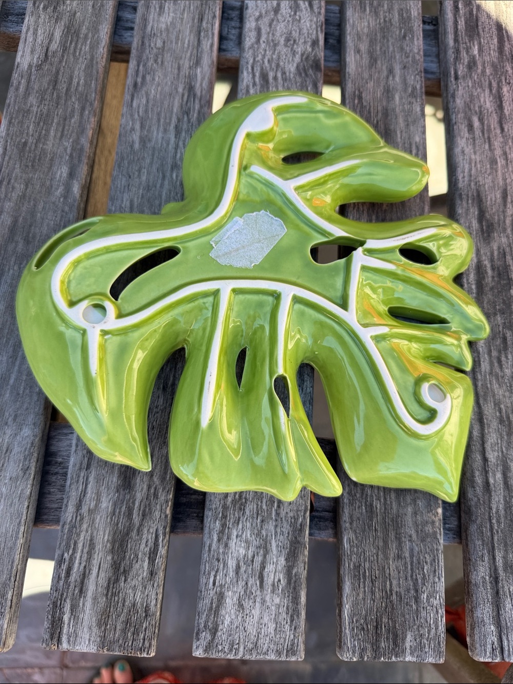 Ceramic Monstera Leaf Decorative Dish or Display - Lime Green - Picture 3 of 5